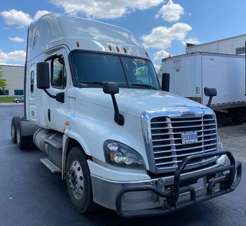 2018 Freightliner Cascadia Semi Truck Sleeper 384, 000 - cars & for sale in Bolingbrook, IL – photo 2