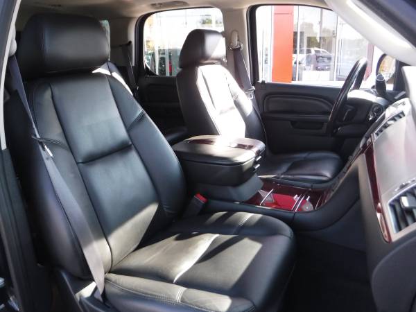 2011 CADILLAC ESCALADE LUXURY**SUPER CLEAN**MUST SEE**FINANCING AVAILA for sale in redford, MI – photo 10