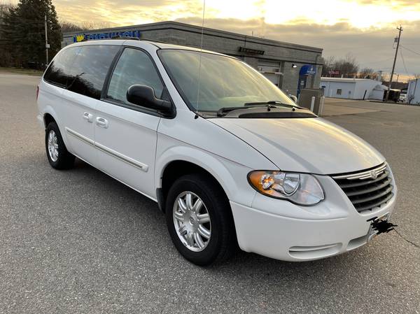 Nice 06 Chrysler Town and Country Minivan - cars & trucks - by owner... for sale in mosinee, WI – photo 2