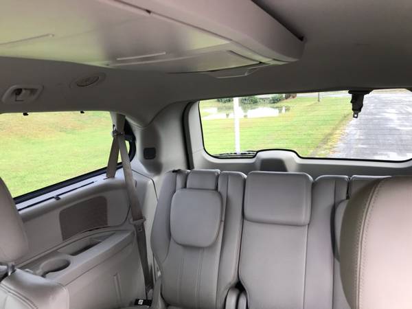 2011 Chrysler Town & Country Touring-L for sale in Shippensburg, PA – photo 11