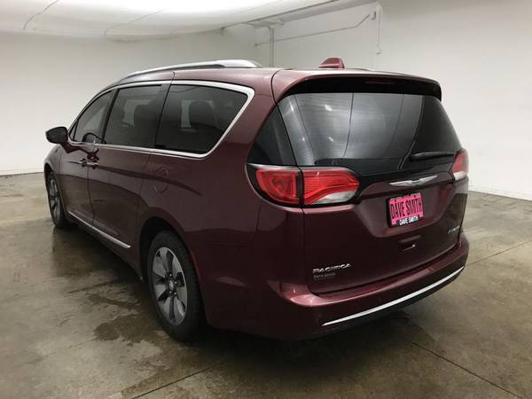 2018 Chrysler Pacifica Electric Hybrid Limited Minivan, Passenger for sale in Coeur d'Alene, MT – photo 5
