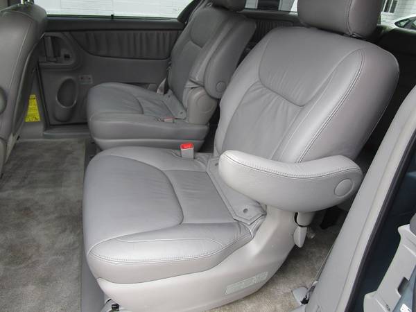 2006 Toyota Sienna One Owner Rust Free Nice All Wheel Drive for sale in Minerva, OH – photo 5
