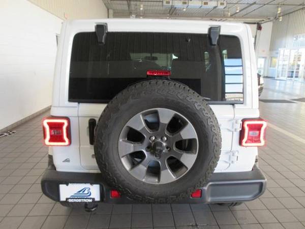 2018 JEEP WRANGLER UNLIMITED - KBB Says $42,015...We Say $38,986 -... for sale in Green Bay, WI – photo 10
