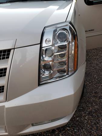 Brian Urlacher's Cadillac Escalade Premium for sale in Tucson, IL – photo 12