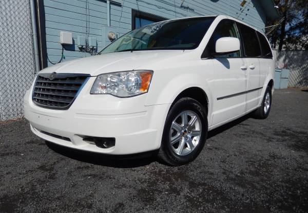2009 CHRYSLER TOWN AND COUNTRY TOURING 3.8L V6 AUTO MINIVAN!!! for sale in Yakima, WA – photo 2