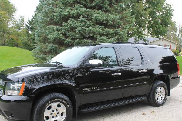 Chevy Suburban for sale in West Bend, WI – photo 11