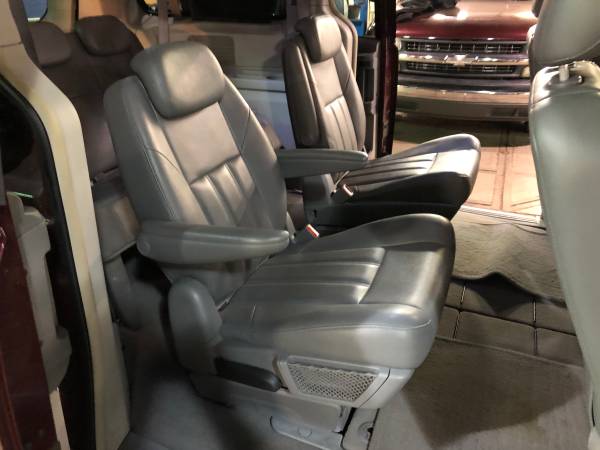 2008 Chrysler town and country - cars & trucks - by dealer - vehicle... for sale in Columbus, OH – photo 15