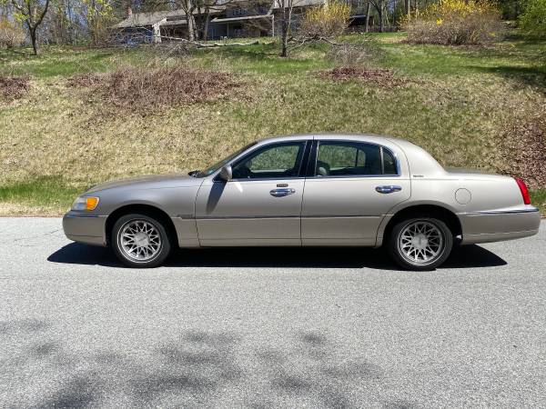 2002 Lincoln town car for sale in Kingston, NH – photo 7