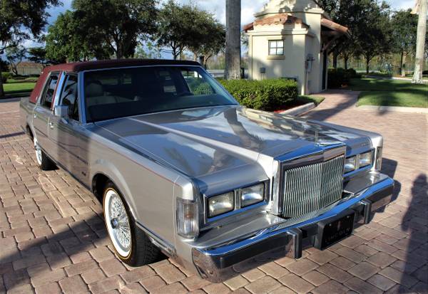 1988 Lincoln Town Car Signature Special Edition - cars & trucks - by... for sale in Royal Palm Beach, FL – photo 2