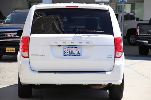 2018 Dodge GRAND CARAVAN Passenger Van SXT mini-van White for sale in Burlingame, CA – photo 5
