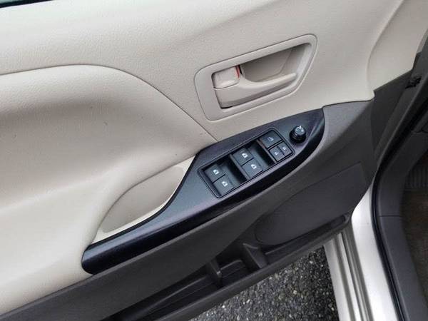 2015 Toyota Sienna L FWD 7-Passenger V6 for sale in Newport, VT – photo 12