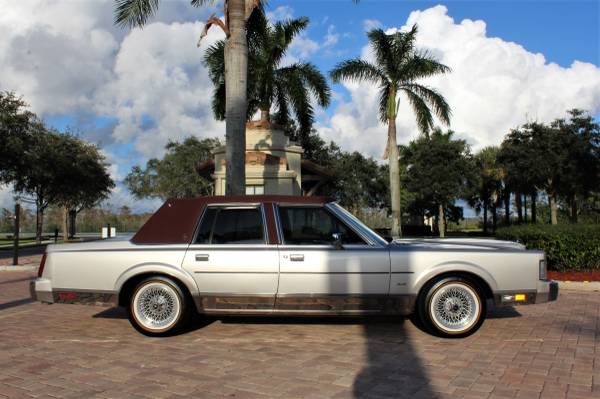 1988 Lincoln Town Car Signature Special Edition - cars & trucks - by... for sale in Royal Palm Beach, FL – photo 3