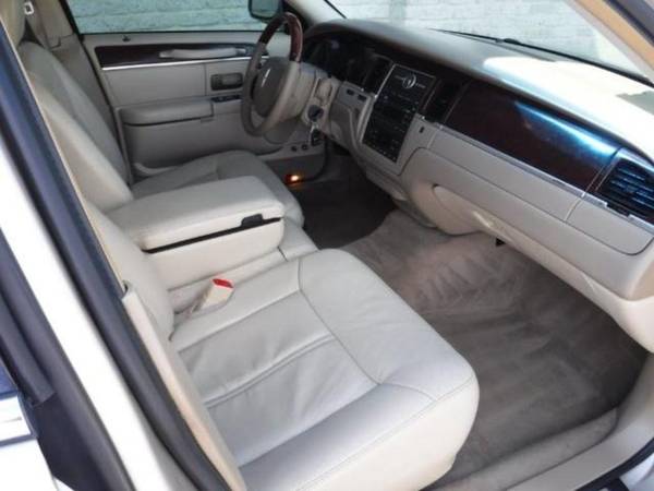 2009 LINCOLN Town Car - - by dealer - vehicle for sale in Grand Prairie, TX – photo 12