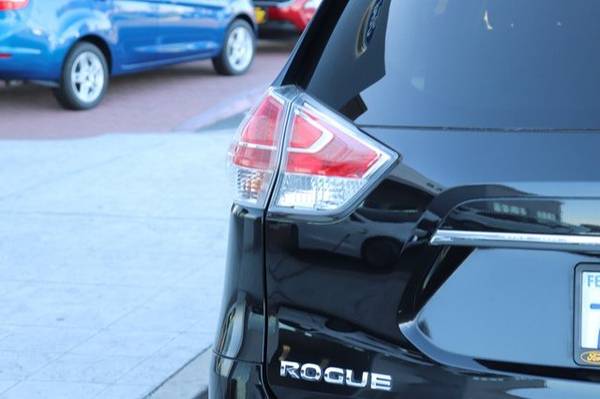 2016 *Nissan* *Rogue* SV hatchback Magnetic Black for sale in Pittsburg, CA – photo 10