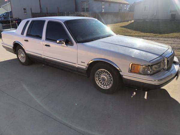 1994 Lincoln town Car Signature Series for sale in LIVINGSTON, MT