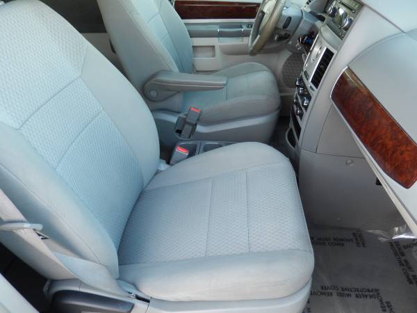 2009 CHRYSLER TOWN AND COUNTRY TOURING 3.8L V6 AUTO MINIVAN!!! for sale in Yakima, WA – photo 19