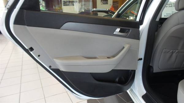 2015 Hyundai Sonata SE for sale in Hamilton, OH – photo 13
