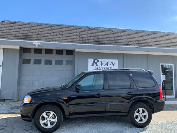 2005 Mazda Tribute LX (ONLY 122, 764 Miles! - - by for sale in Warsaw, IN – photo 2