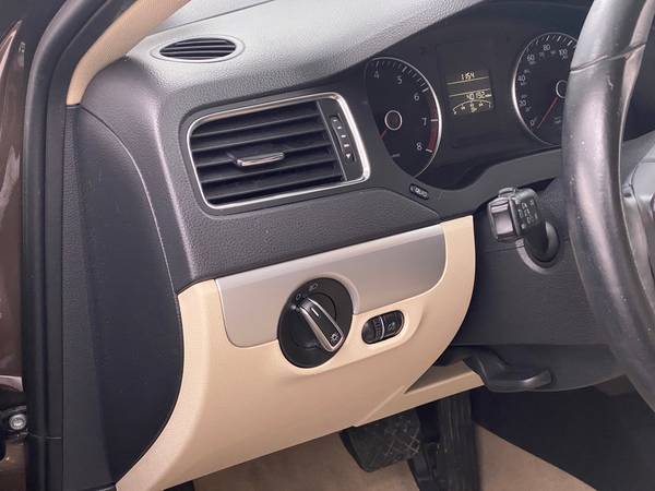 2014 VW Volkswagen Jetta 1.8T SE Sedan 4D sedan Brown - FINANCE... for sale in Albuquerque, NM – photo 24