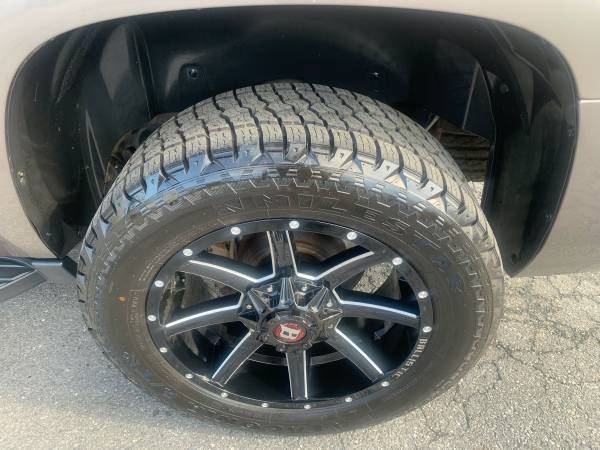 2013 Chevy Suburban LT 4x4 - Loaded - New Wheels & Tires - NC Vehicle for sale in Stokesdale, TN – photo 10