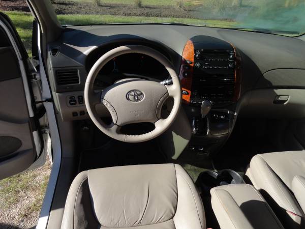 '08 Toyota Sienna Limited, Pearl White, Leather, DVD, MINT IN/OUT!!... for sale in Chapin, SC – photo 4
