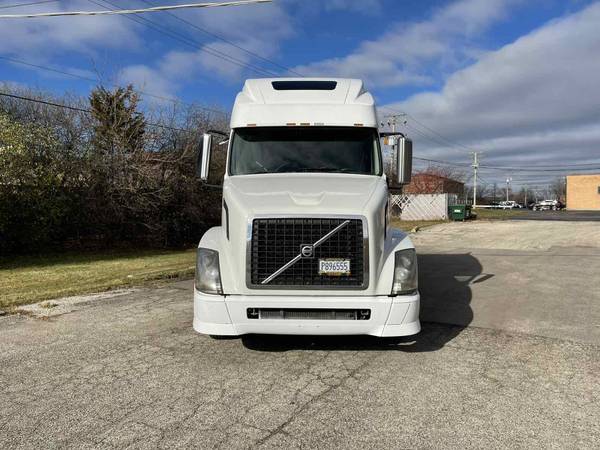 2006 Volvo VNL 670 ISX Cumins 400HP 10SPD Transmission - cars &... for sale in Elk Grove Village, IL – photo 3