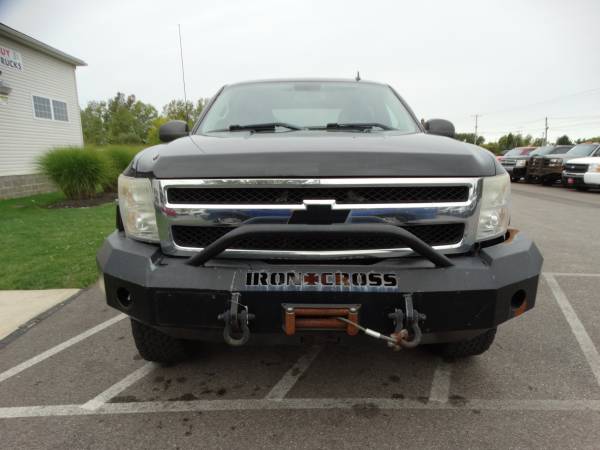 ** 2010 Chevrolet Silverado LT1500 4D 4x4** - cars & trucks - by... for sale in Medina, OH – photo 3
