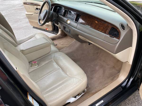1999 Lincoln Town Car -DEALMAKER AUTO SALES - BEST PRICES IN TOWN -... for sale in Jacksonville, FL – photo 10