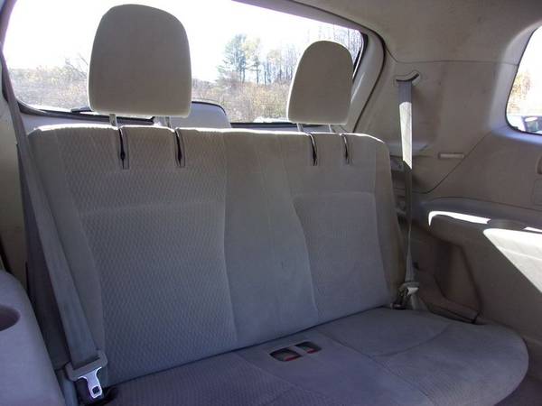 2010 Toyota Highlander Seats-8 AWD, 151k Miles, P Roof, Grey, Clean for sale in Franklin, VT – photo 14