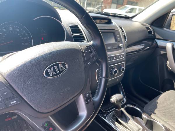 2015 Kia Sorento AWD ex Low Miles EXCELLENT shape! for sale in Rochester , NY – photo 8