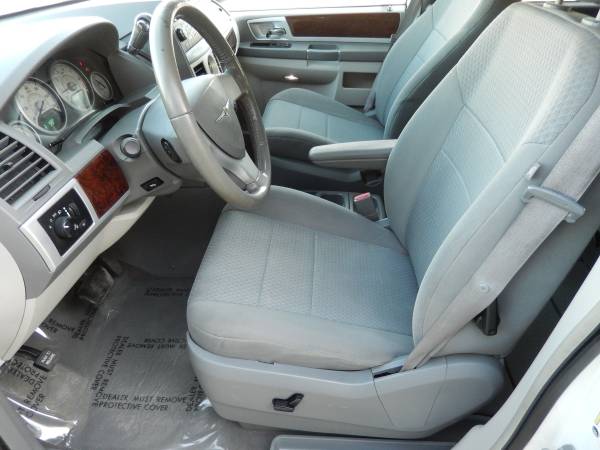 2009 CHRYSLER TOWN AND COUNTRY TOURING 3.8L V6 AUTO MINIVAN!!! for sale in Yakima, WA – photo 9
