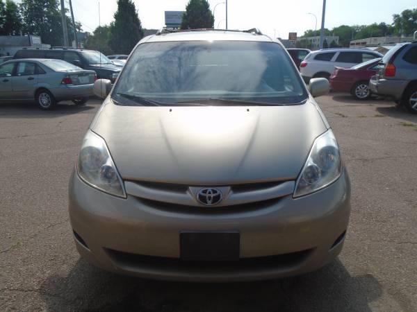 09 Toyota Sienna XLE NICE for sale in Sioux City, IA – photo 4