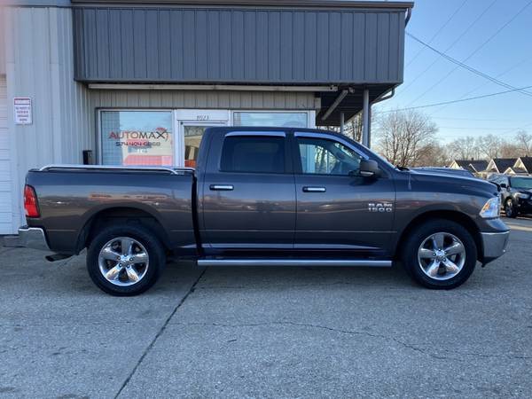 2014 RAM 1500 4WD Crew Cab 140.5 SLT - cars & trucks - by dealer -... for sale in Mishawaka, IN – photo 8