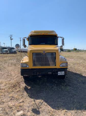 2006 and 2005 International 9400 Semi Trucks for sale in Wickett, TX – photo 9