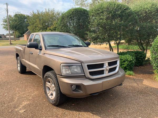 Price Reduced! 2010 Dodge Dakota Ext Cab 4WD Big Horn - Low Miles! for sale in Southaven, MS – photo 4