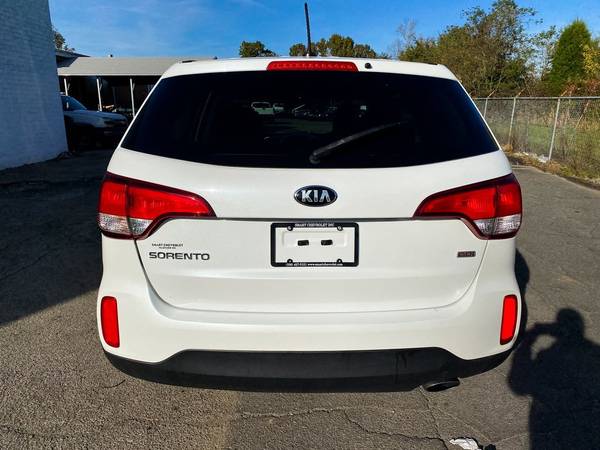 Kia Sorento 1 Owner Carfax Certified FWD Automatic Cheap Low... for sale in Greenville, SC – photo 3