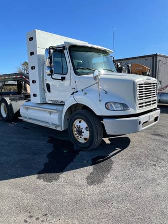 2011 Freightliner Business Class M2 for sale in Lenoir City, TN – photo 2