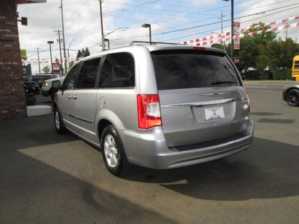 2013 Chrysler Town & Country Touring Minivan 4D Cars and Trucks for sale in Portland, OR – photo 4