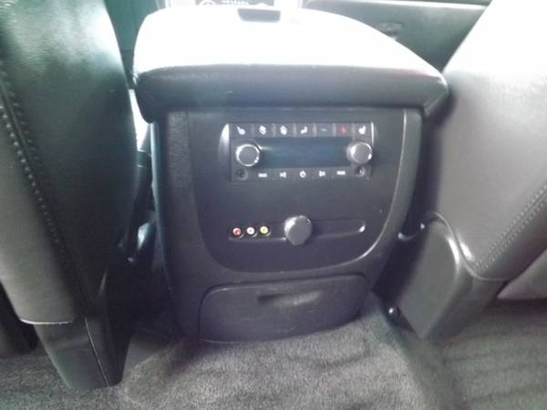 2008 Chevrolet Suburban 4WD 4dr 1500 LT w/2LT with Steering wheel,... for sale in Janesville, WI – photo 12