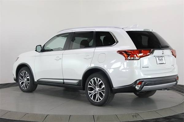 2017 Mitsubishi Outlander SEL 4x4 4WD SUV - cars & trucks - by... for sale in Beaverton, OR – photo 5