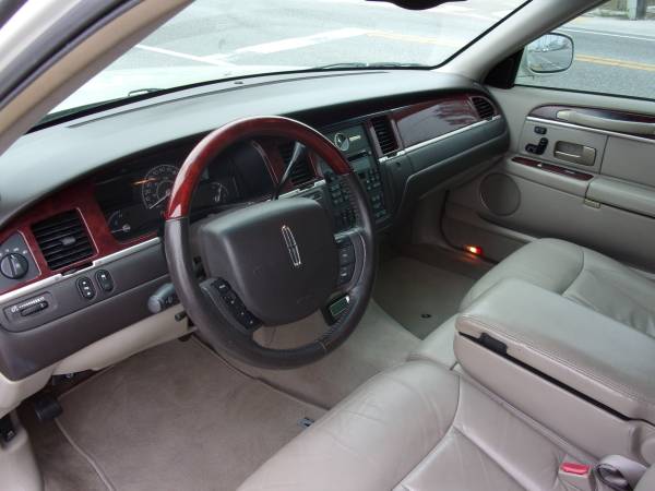 2005 LINCOLN TOWN CAR SIGNATURE LIMITED 100K LOW MILES - cars & for sale in Holiday, FL – photo 10