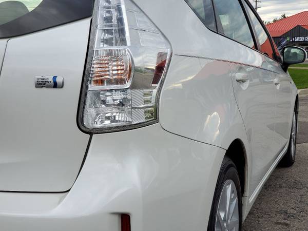 2014 Toyota Prius V, One Owner, Spacious, Great MPG, No Accidents for sale in Lapeer, MI – photo 3