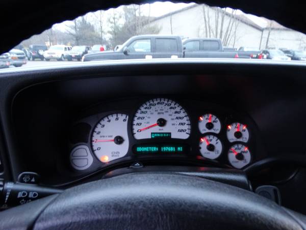 ** 2005 Chevrolet Tahoe Fully Loaded 4x4 5.3L V8** - cars & trucks -... for sale in Medina, OH – photo 17