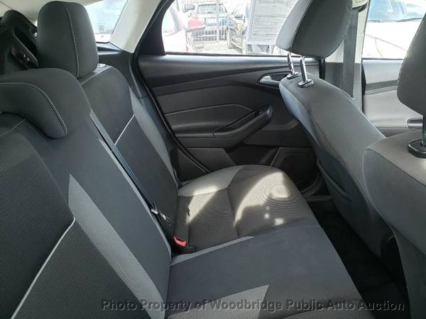 2014 *Ford* *Focus* *5dr Hatchback SE* Gray - cars & trucks - by... for sale in Woodbridge, District Of Columbia – photo 11