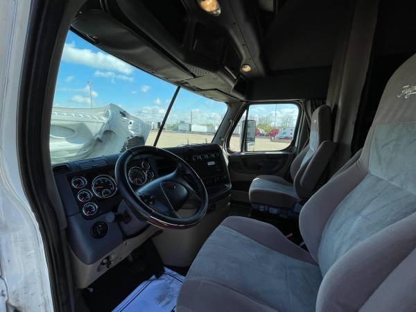 2017 Freightliner Cascadia Evolution for sale in Blue Island, IL – photo 4