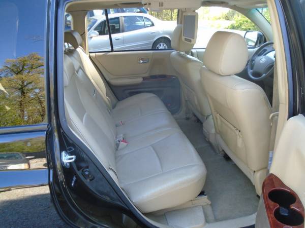 2006 Toyota Highlander LIMITED 4x4 DVD 3rd Row for sale in Hickory, IN – photo 8