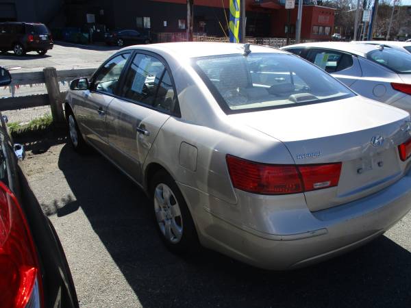 2010 HYUNDAI SONATA - - by dealer - vehicle for sale in Beverly, MA – photo 2