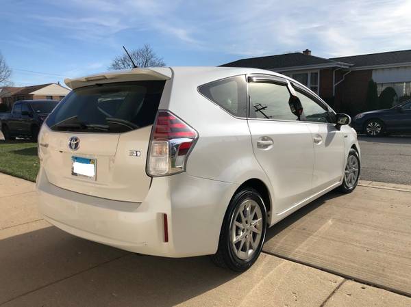 2017 Toyota Prius V (41 MPG) - cars & trucks - by owner - vehicle... for sale in Schiller Park, IL – photo 7