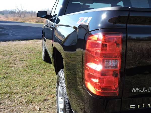 2017 Chevrolet Silverado 1500 4WD Crew Cab 143.5 LT w/2LT - cars &... for sale in Hartford, WI – photo 14