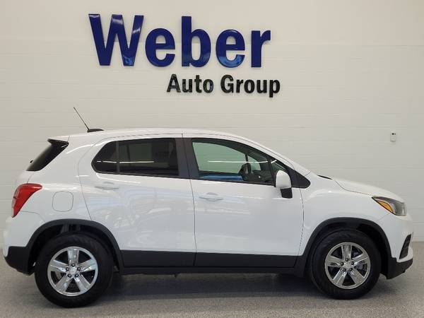 2019 Chevrolet Trax LS-2k miles - Keyless entry/Back up Camera! for sale in Silvis, IA – photo 2